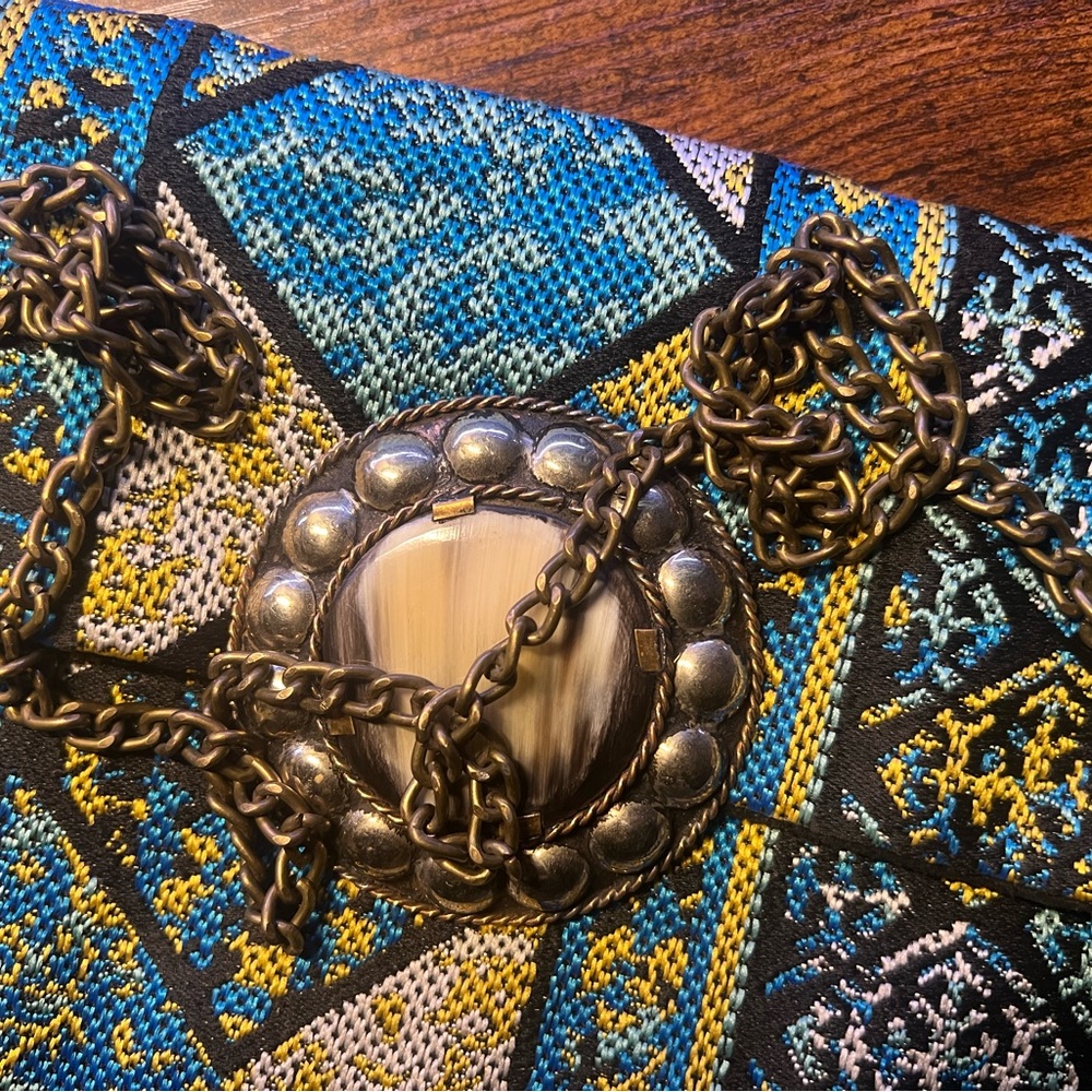 Boho Western Tapestry Crossbody Clutch w/ Statement Stone Concho & Chain Strap - Picture 13 of 13